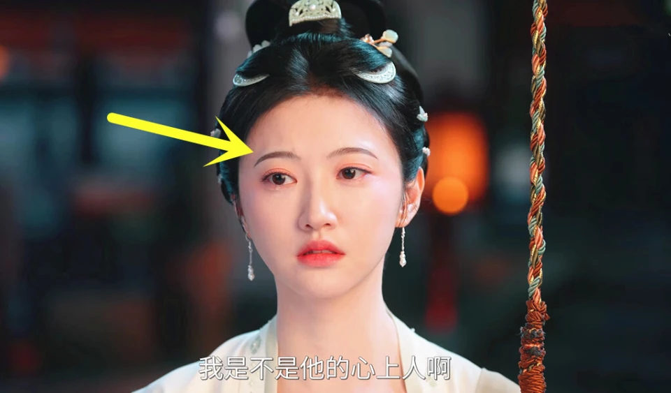 景甜的美貌落差：成也眉毛，败也在眉毛！