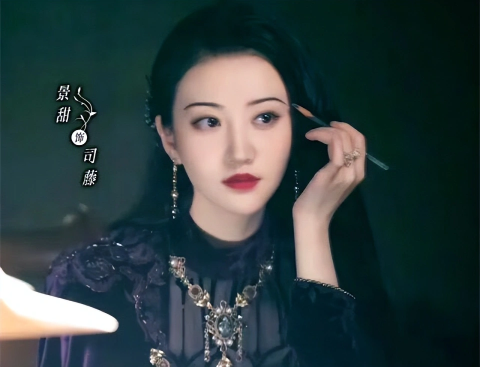 景甜的美貌落差：成也眉毛，败也在眉毛！