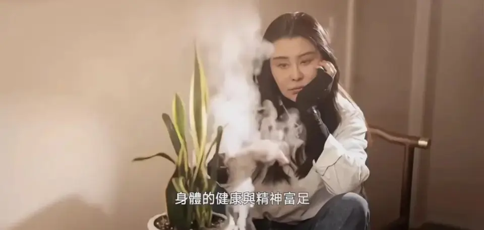 58岁王祖贤寺庙立牌护大S，两代聂小倩的惺惺相惜，让人泪目！