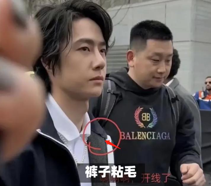 肖战的红毯待遇，将娱乐圈的“拜高踩低”，展现得一览无遗