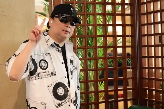 香港知名男星复出开演唱会，身材发胖到不敢认，说错话被封杀多年