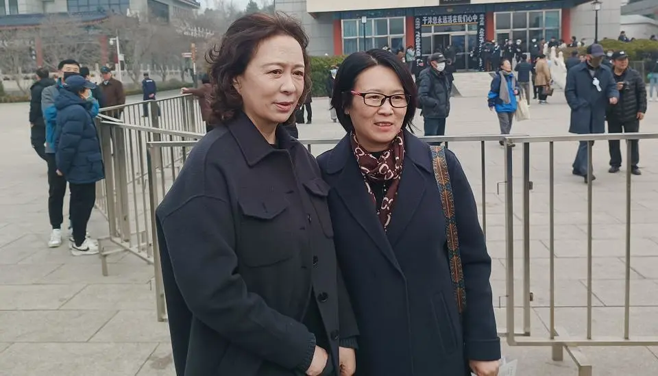 演员于洋告别式举行，女儿痛失双亲头发白了，陶玉玲蔡明哭成泪人