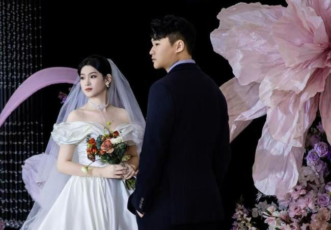 00后男大学生请假返乡结婚 跨越650公里的爱