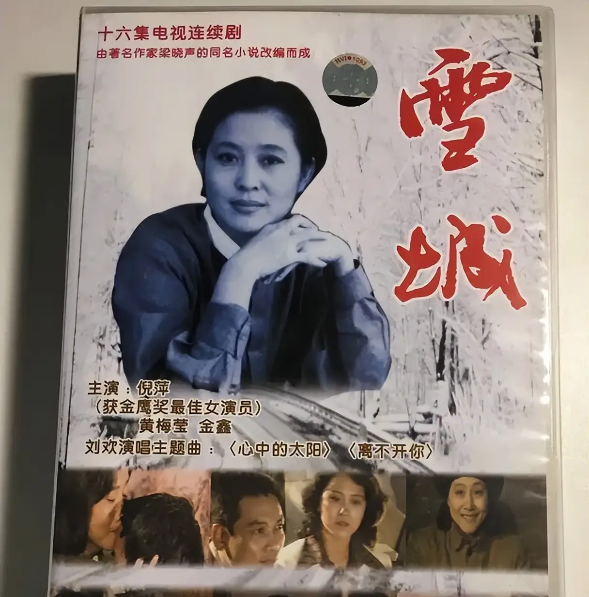 64岁倪萍瘦到下巴尖尖面部浮肿太吓人！她经历过啥？