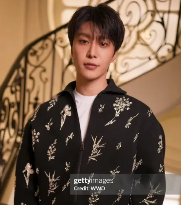 巴黎这一天，妖艳四射的杨幂和林志玲，败给了全'裹'出镜的全智贤