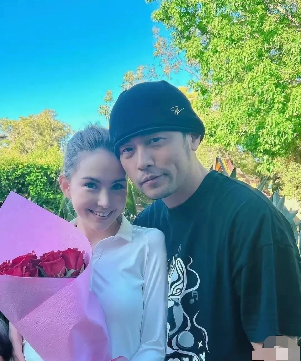 曝超一线男星豪赌输10亿，连豪宅都抵押了！黄晓明幽默回应，周杰伦方紧急辟谣
