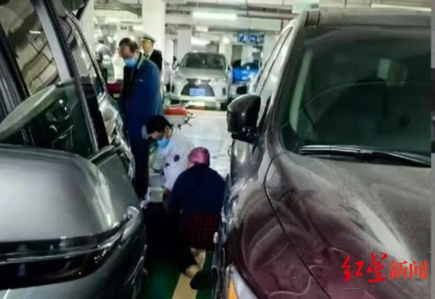 成都女车主停车被夹身亡后续 警方确认为意外事件