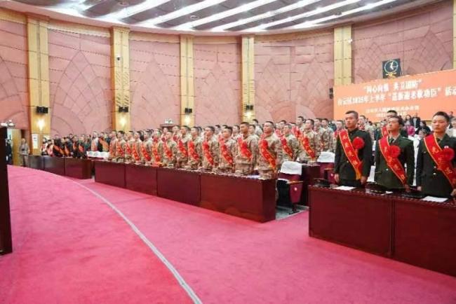 走进“迎老兵送新兵”现场 共铸国防情怀