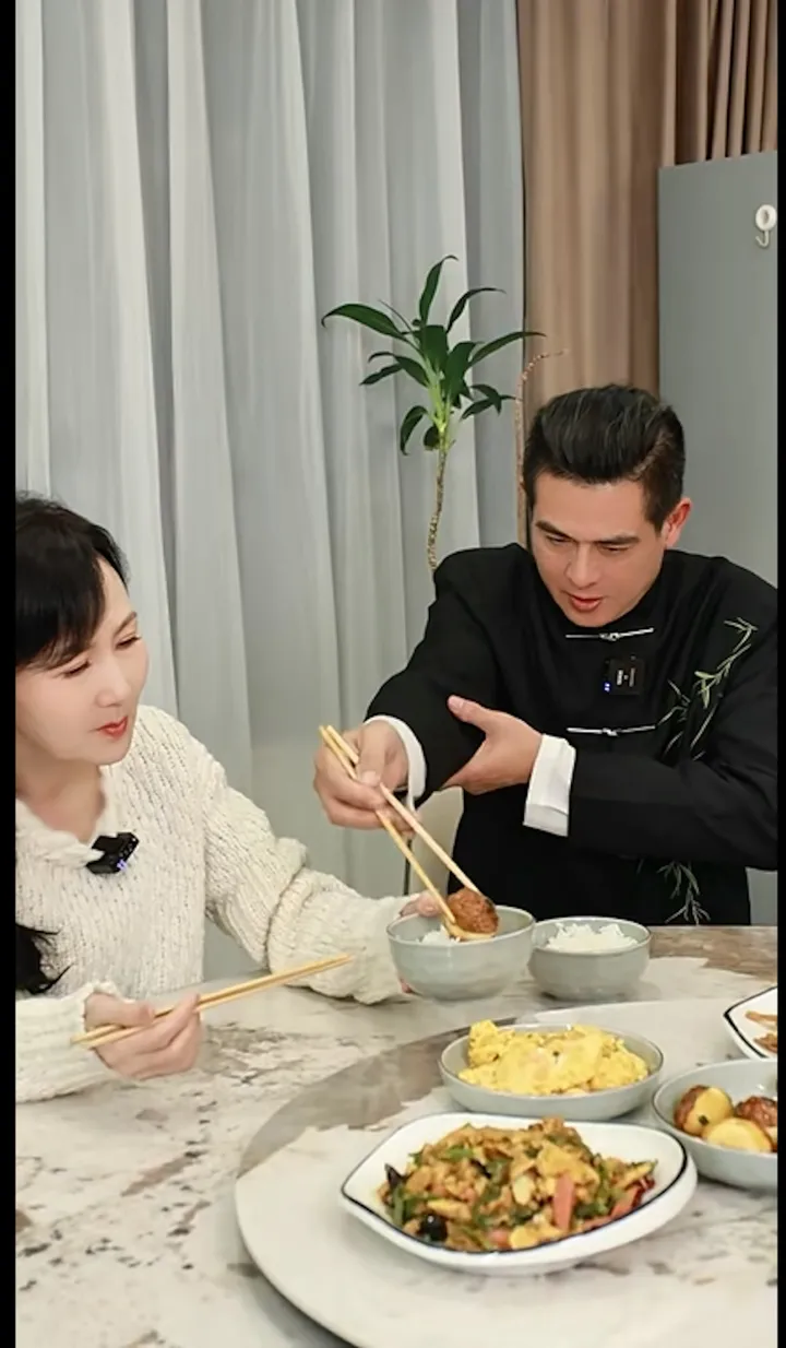 67岁“小青”陈美琪豪门秘史曝光！密会破产旧情人做鸳鸯蛋，网友惊呆：马家前夫输惨了！
