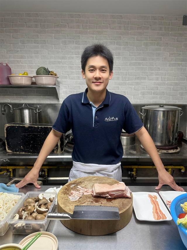 演员许瑞奇新剧《人生酱美味》开播   一锅滚烫人生烹出救赎真味道
