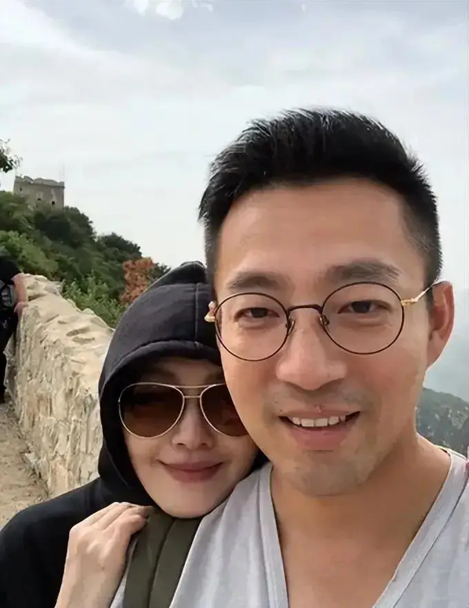 大S下葬第四天，一个细节，证明汪小菲还是在乎她的！