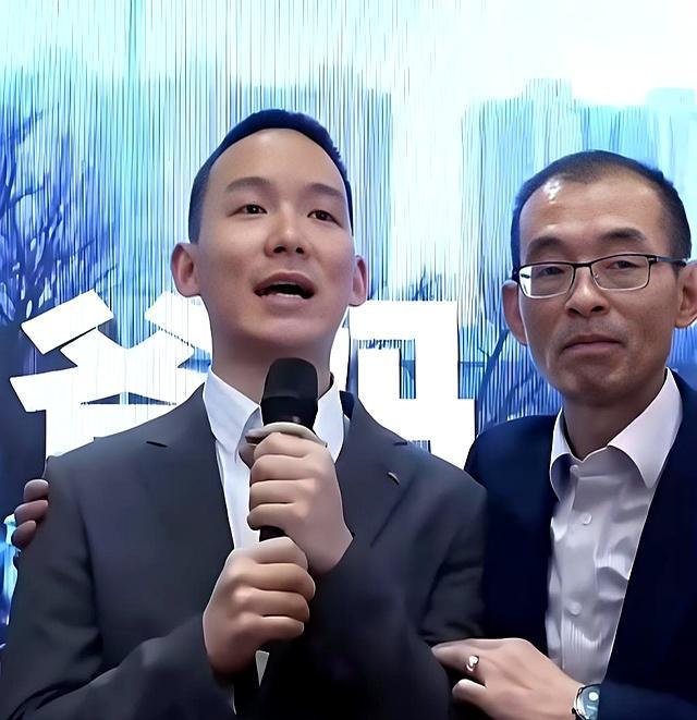 谢浩男本来准备请2天假认亲 24年寻亲终团聚