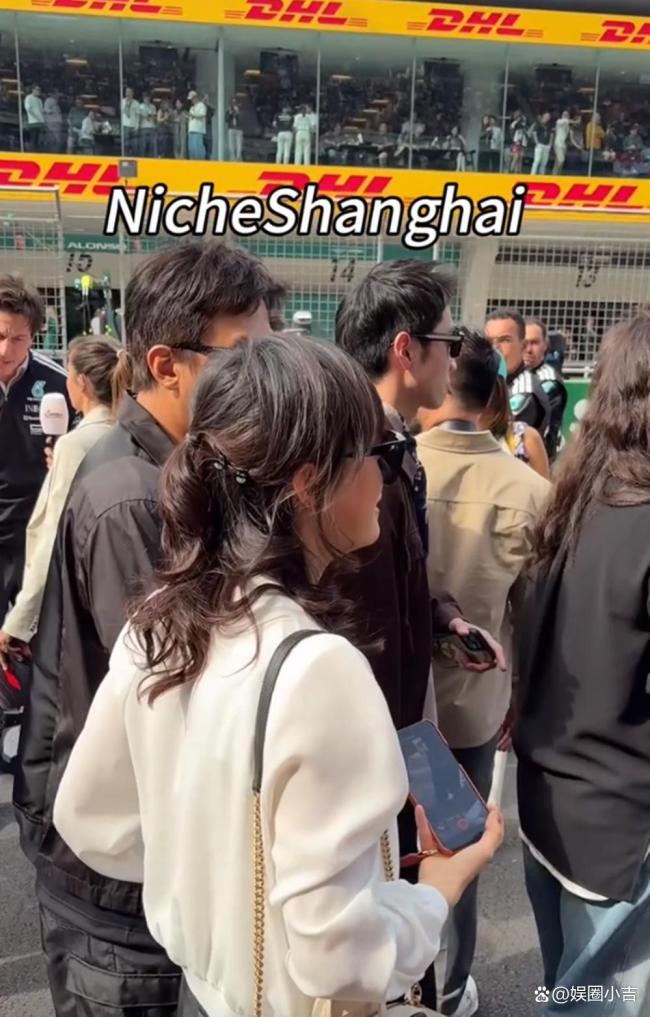 邓超孙俪带儿女现身F1赛场 明星家庭温馨互动引关注