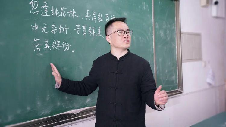 冲上热搜！杭州初三女生一篇作文火爆全网，网友：听哭了